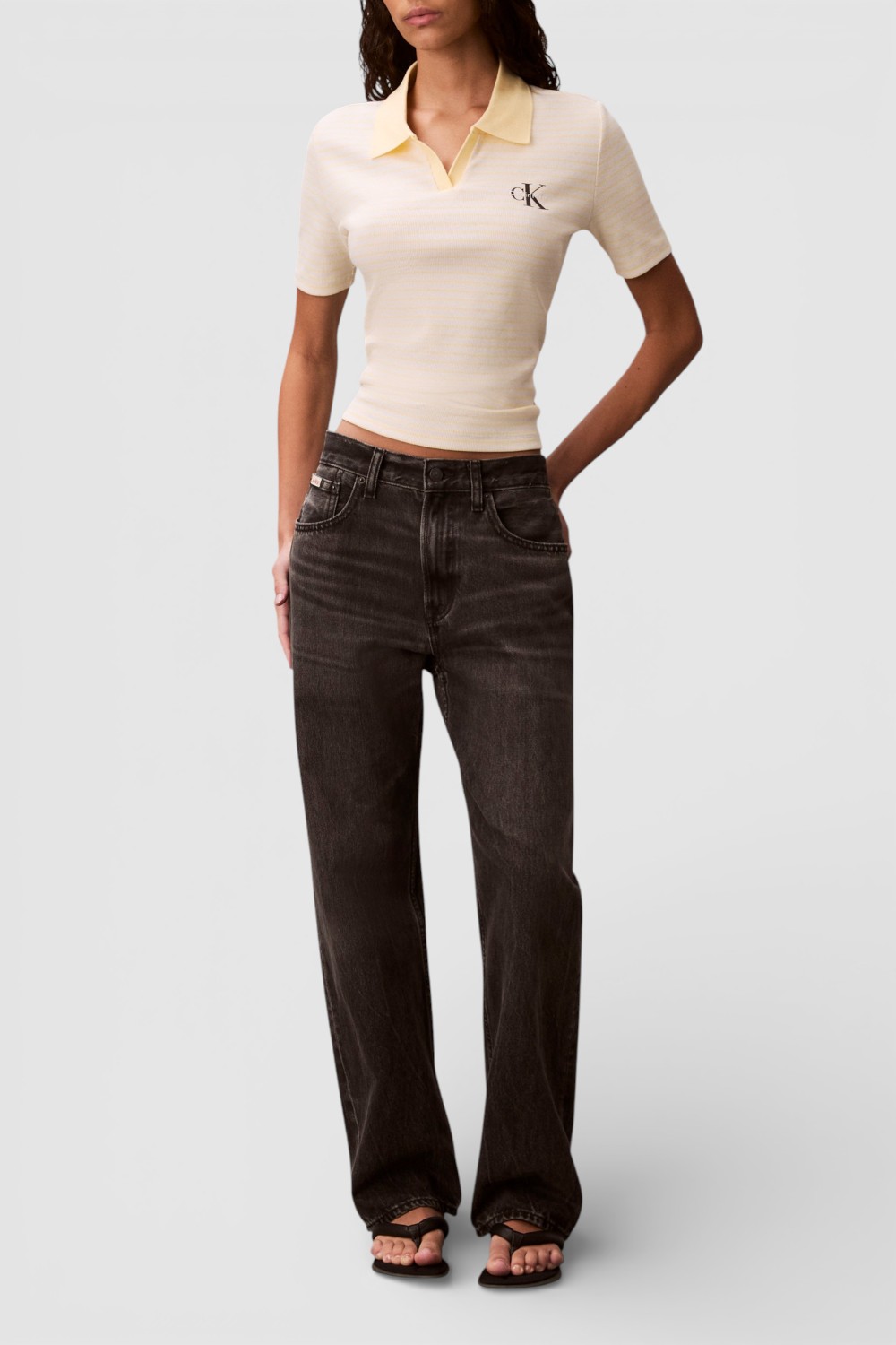 תמונת כל הלוק של חולצת פולו